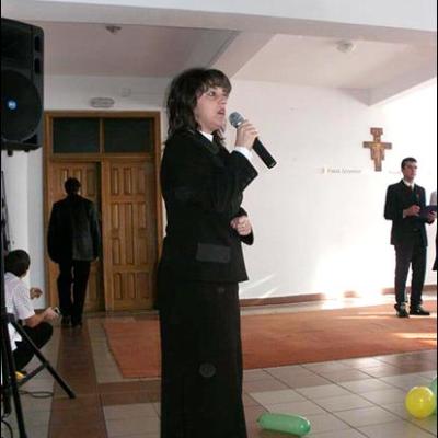 20 noiembrie 2009: Oneşti: Toamna se numără bobocii... la Liceul Teologic "Fericitul Ieremia"