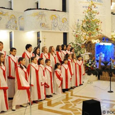 25 decembrie 2009: Iaşi: Concertul Corului "Îngeraşii" (FOCUS)