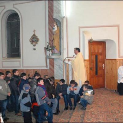 26 decembrie 2009: Iugani: Vizita episcopului Aurel Percă