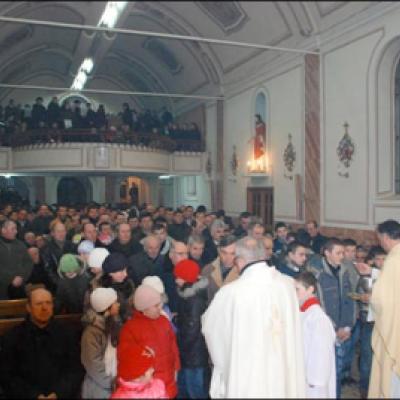 26 decembrie 2009: Iugani: Vizita episcopului Aurel Percă