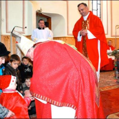26 decembrie 2009: Iugani: Vizita episcopului Aurel Percă
