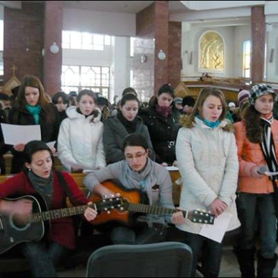 21 ianuarie 2010: Bacău: Sute de liceeni se roagă pentru unirea Bisericii