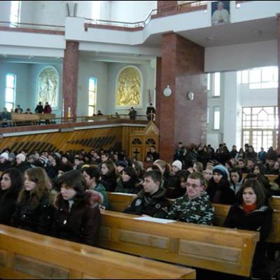 21 ianuarie 2010: Bacău: Sute de liceeni se roagă pentru unirea Bisericii