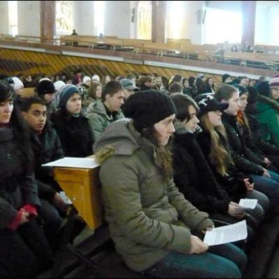 21 ianuarie 2010: Bacău: Sute de liceeni se roagă pentru unirea Bisericii