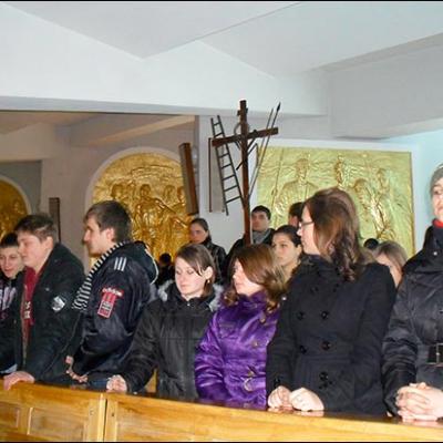 11 martie 2010: Bacău: Liceenii împreună la Calea sfintei cruci