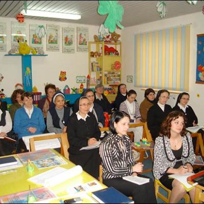 27 martie 2010: Piatra Neamţ: Managementul operaţional al grădiniţelor între teorie şi aplicaţie practică