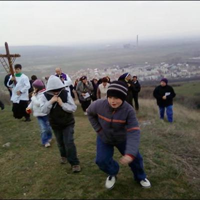 31 martie 2010: Tomeşti: Calea Crucii pe Dealul Ceriului
