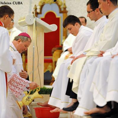 1 aprilie 2010: Iaşi: Liturghia de seară din Joia Mare, cu ritul spălării picioarelor (Foto: FOCUS)