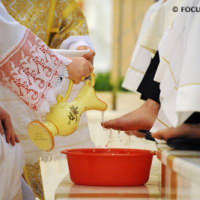 1 aprilie 2010: Iaşi: Liturghia de seară din Joia Mare, cu ritul spălării picioarelor (Foto: FOCUS)