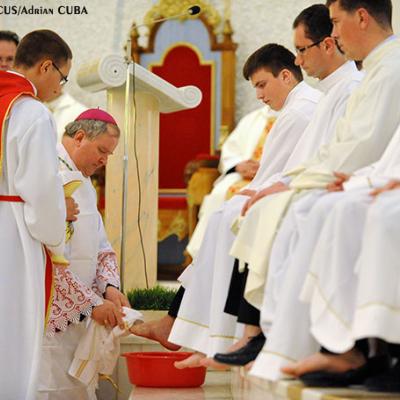 1 aprilie 2010: Iaşi: Liturghia de seară din Joia Mare, cu ritul spălării picioarelor (Foto: FOCUS)