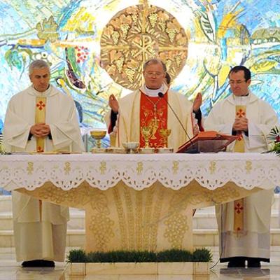 1 aprilie 2010: Iaşi: Liturghia de seară din Joia Mare, cu ritul spălării picioarelor (Foto: FOCUS)