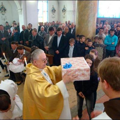 11 aprilie 2010: Baraţi: La 30 de ani de existenţă ca parohie