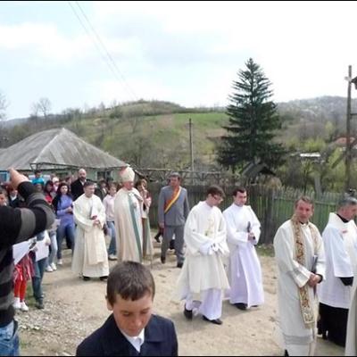 17 aprilie 2010: Stufu: Sfinţirea pietrei de temelie