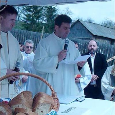 17 aprilie 2010: Stufu: Sfinţirea pietrei de temelie