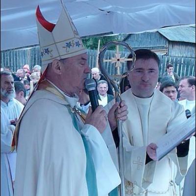 17 aprilie 2010: Stufu: Sfinţirea pietrei de temelie