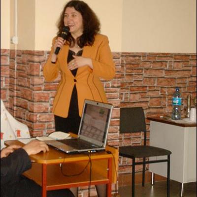 24 aprilie 2010: Oneşti: Simpozionul naţional "Profesorul de religie şi rolul său formativ în lumina preoţiei comune"