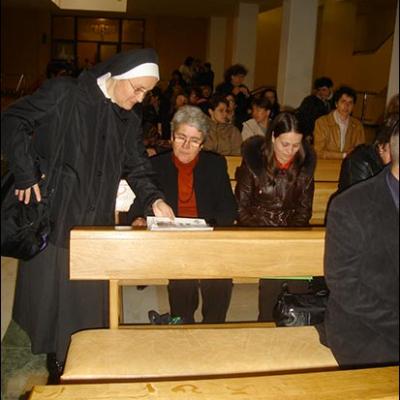 24 aprilie 2010: Oneşti: Simpozionul naţional "Profesorul de religie şi rolul său formativ în lumina preoţiei comune"