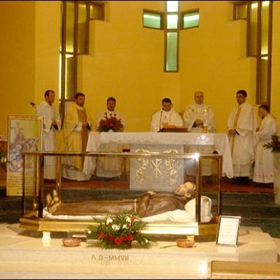 24 aprilie 2010: Oneşti: Simpozionul naţional "Profesorul de religie şi rolul său formativ în lumina preoţiei comune"