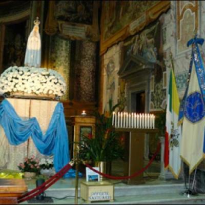 24 aprilie 2010: Roma: Statuia Sfintei Fecioare Maria de la Fatima şi la români