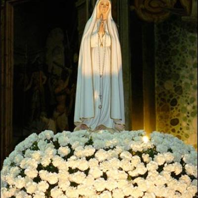 24 aprilie 2010: Roma: Statuia Sfintei Fecioare Maria de la Fatima şi la români