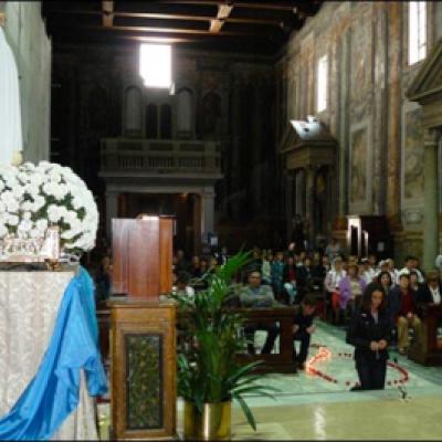 24 aprilie 2010: Roma: Statuia Sfintei Fecioare Maria de la Fatima şi la români