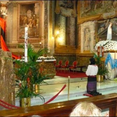 24 aprilie 2010: Roma: Statuia Sfintei Fecioare Maria de la Fatima şi la români