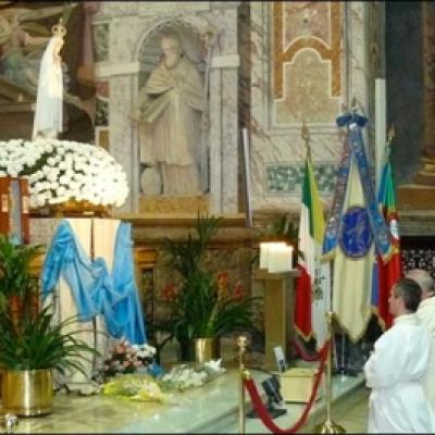 24 aprilie 2010: Roma: Statuia Sfintei Fecioare Maria de la Fatima şi la români