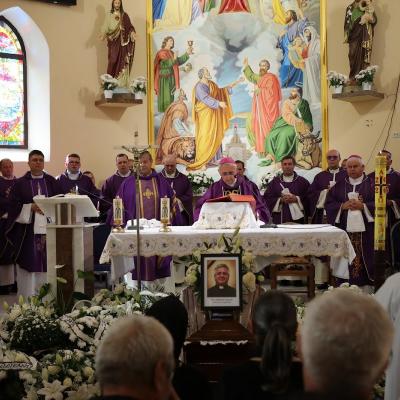 2 septembrie 2026: Fundu Răcăciuni (BC): Funeraliile părintelui Ciprian Laslău. Foto: Marius Iştoc