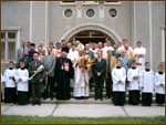 Episcopul alaturi de oaspetii prezenti