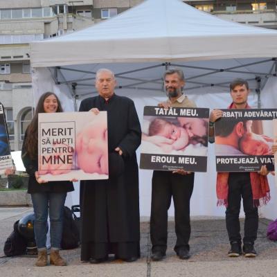 16 octombrie: Preasfinţitul Petru Gherghel, prezent la campania "40 de Zile pentru Viaţă"
