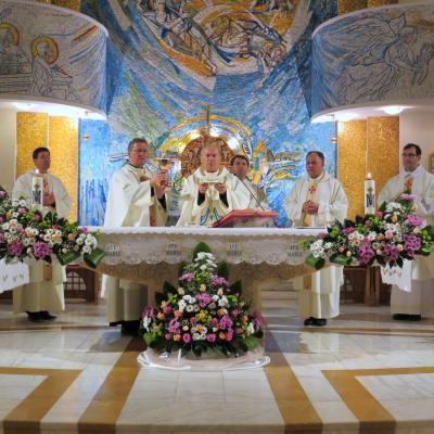 13 octombrie: Celebrare în catedrala din Iaşi, cu ocazia încheierii centenarului apariţiilor de la Fatima