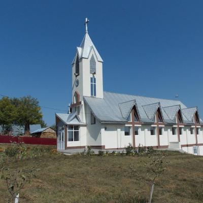 1 octombrie: Sfinţirea bisericii "Sfânta Tereza a Pruncului Isus" din Fântânele (Vechi)
