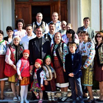 29 septembrie: Săbăoani: Hramul bisericii "Sfântul Mihail Arhanghelul" şi binecuvântarea noului mozaic