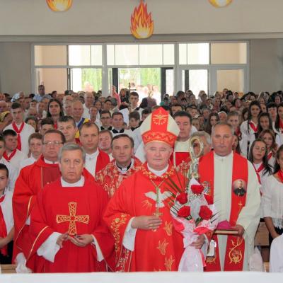 16 septembrie: Somuşca: Administrarea sacramentului Mirului
