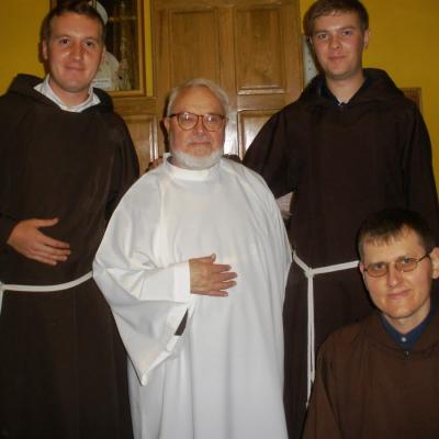 16 septembrie: Oneşti: Generaţia 25. Profesiunea perpetuă a trei fraţi capucini