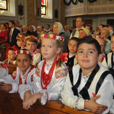 9 septembrie: Soloneţu Nou: Sfânta Liturghie, prezidată de cardinalul Kazimierz Nycz şi ep. Petru Gherghel, urmată de Sărbătoarea Recoltei