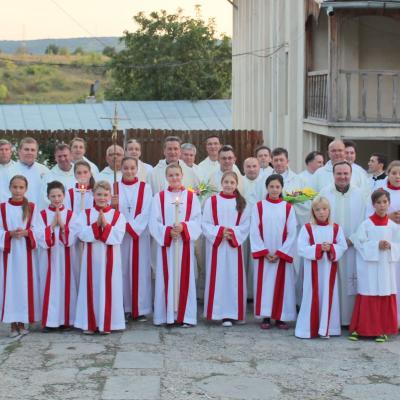 8 septembrie: Huşi-Corni: Sărbătoarea hramului în ziua mamei cereşti