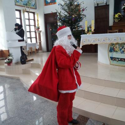 25 decembrie: Valea Mică: Naşterea Domnului - renaşterea speranţei şi a iubirii