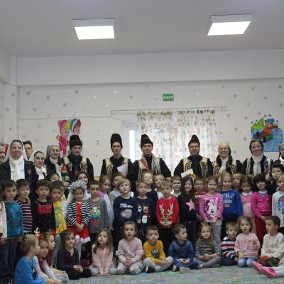 17 decembrie: Bacău: Reculegerea şi colindul, ocazie de comuniune şi caritate