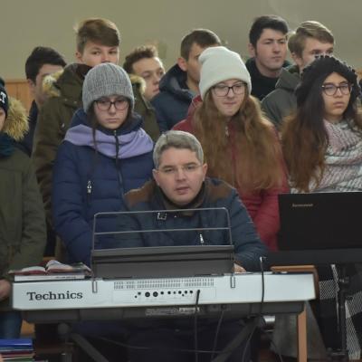 25 noiembrie: Săbăoani: Instituirea ministranţilor