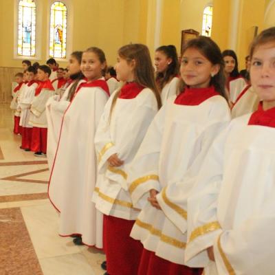 4 noiembrie: Hălăuceşti: Investirea ministranţilor