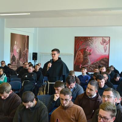 1 octombrie: Roman: Semnificaţia vocaţiei şi a credinţei în context intercultural. Simpozion Internaţional al Tinerilor