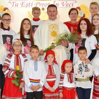 30 septembrie: Călugăreni: Prima sfântă Liturghie a părintelui Ovidiu Niţu