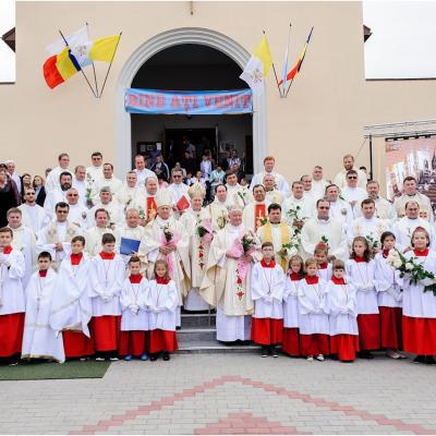 16 septembrie: Piatra Neamţ: Sfinţirea bisericii "Sfânta Tereza a Pruncului Isus"