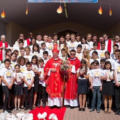 16 septembrie: Mogoşeşti-Siret: Administrarea sfântului Mir