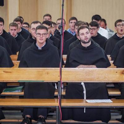 8 septembrie: Roman: Profesiunea solemnă a trei fraţi franciscani