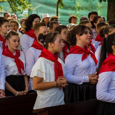 29 iulie: Baraţi: Administrarea sfântului Mir