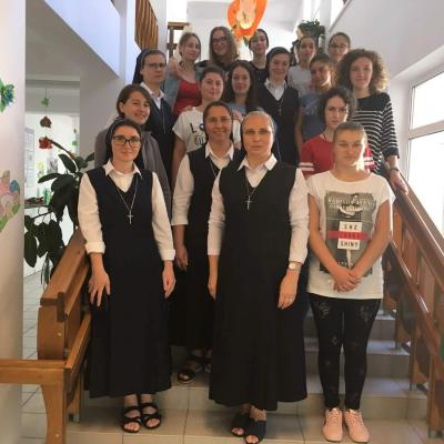 21-23 iulie: Gherăeşti: Campus vocaţional pentru tinere împreună cu surorile Slujitoarele lui Cristos, Marele Preot