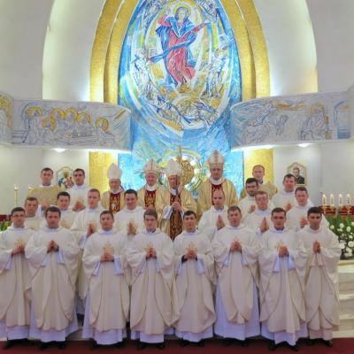 24 iunie: Iaşi (catedrală): Hirotonirea a 18 preoţi
