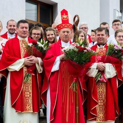 23 iunie: Roman: Administrarea Mirului în Parohia "Inima Neprihănită a Mariei"